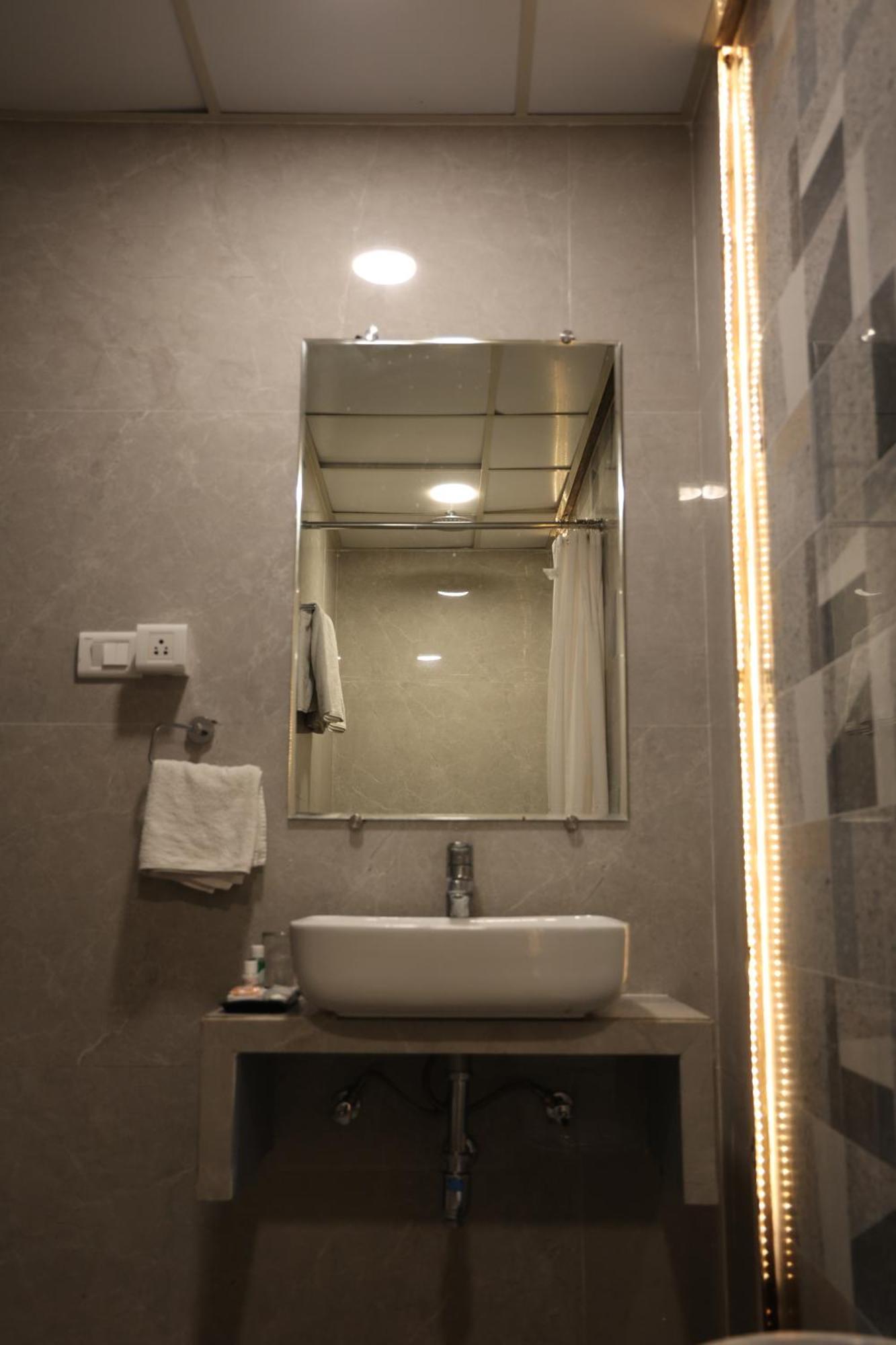 Hotel Pinaka Inn Lucknow Exterior foto